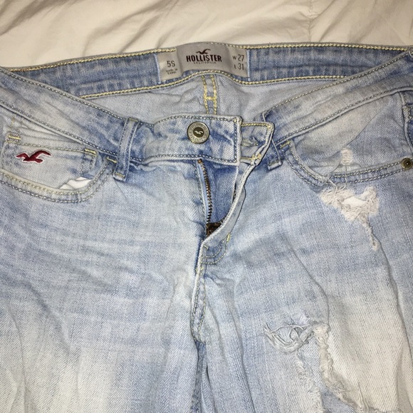 Highly distressed Hollister jeans - Picture 2 of 7